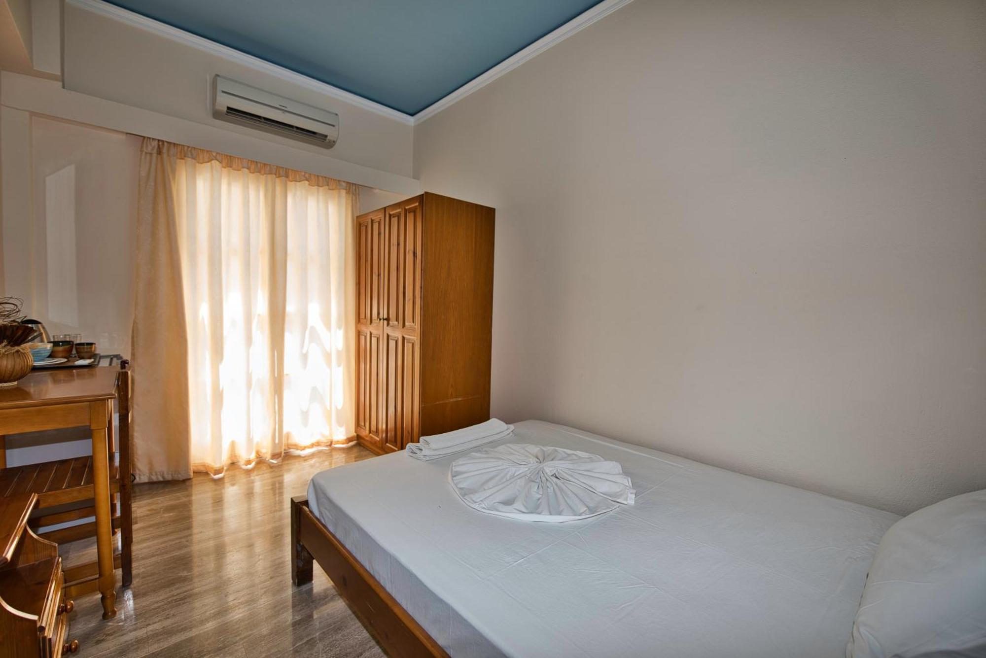 Villa Nikos Karamolegkos Kamari Экстерьер фото